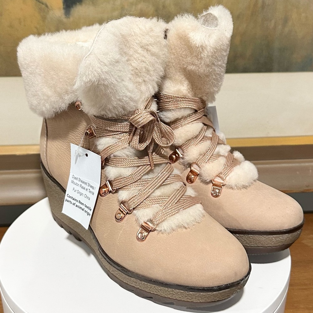 🌸J. CREW🌸 Nordic Fur Lined Wedge Bootie Size: 8M - Picture 5 of 10